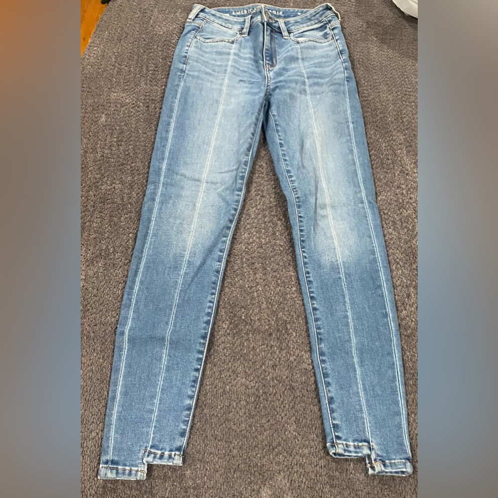 American Eagle skinny jeans. Size 4. Like new!